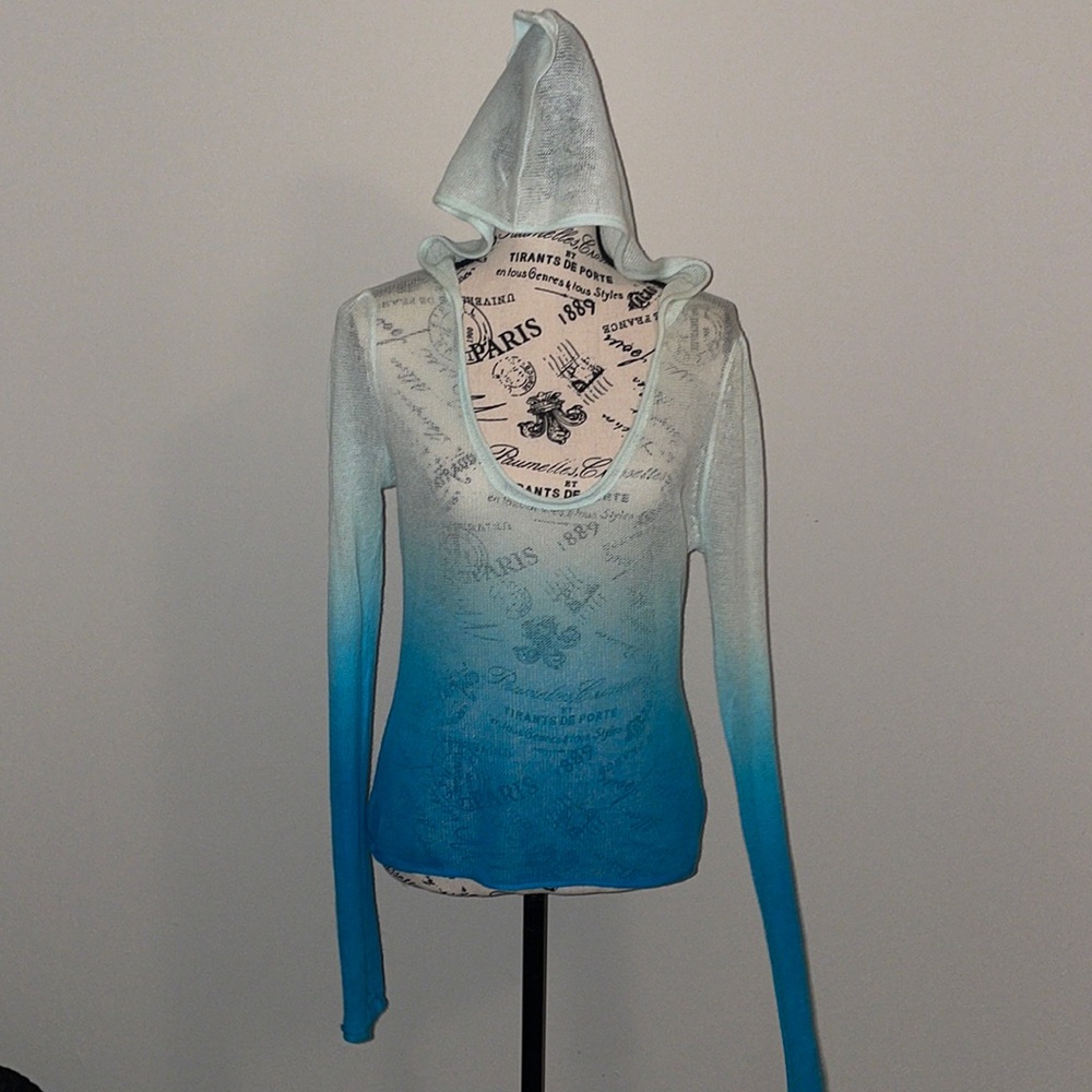 Blue fade ombré sweater with hood, trendy!